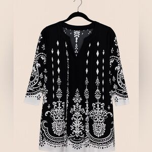 Serengeti Black & White V-Neck High-Low Shift Dress Medium